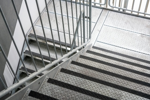 Evacuate from the apartment building